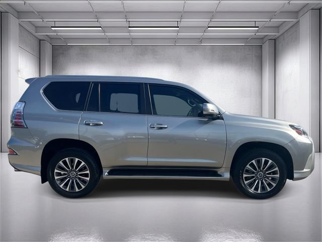 Used 2023 Lexus GX 460 Luxury w/ Accessory Package AWD/4WD image 2