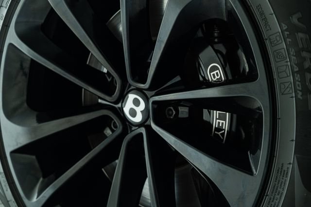 Used 2018 Bentley Bentayga Onyx Edition AWD/4WD image 22