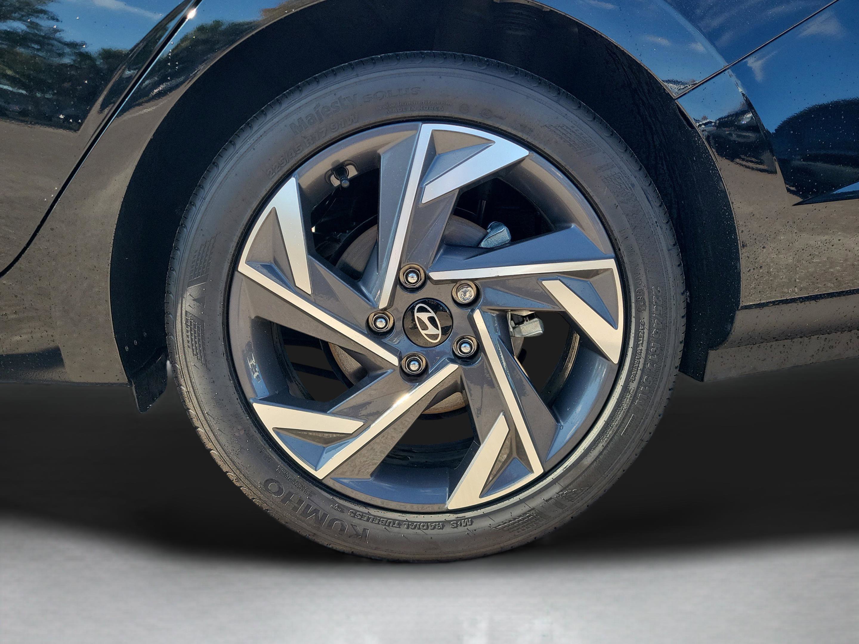 Certified 2025 Hyundai Elantra Sport w/ Cargo Package image 5