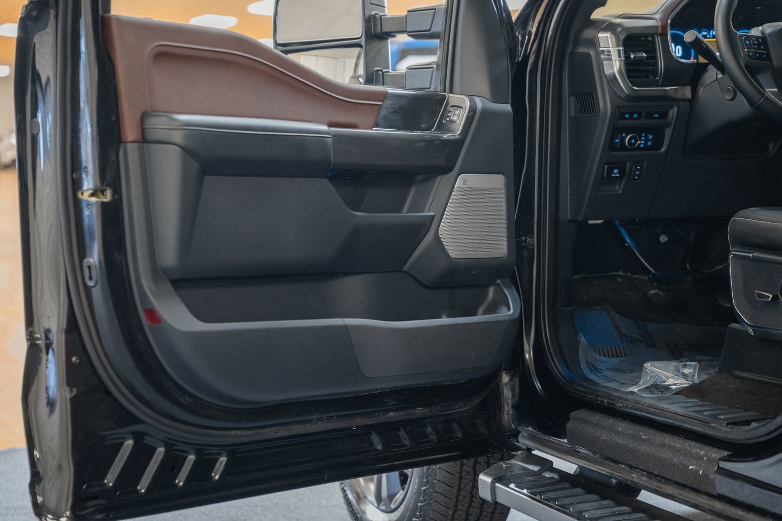 Certified 2023 Ford F150 Lariat w/ Equipment Group 502A High image 40