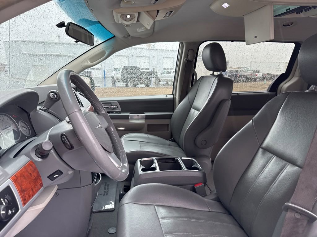 Used 2008 Chrysler Town & Country Touring image 9