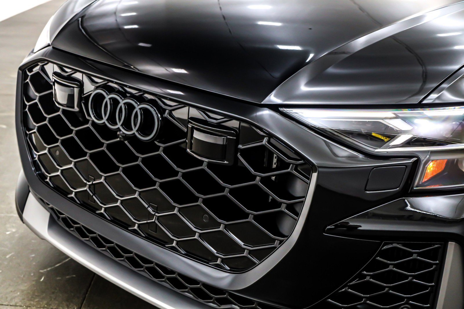 New 2026 Audi RS Q8 performance image 13