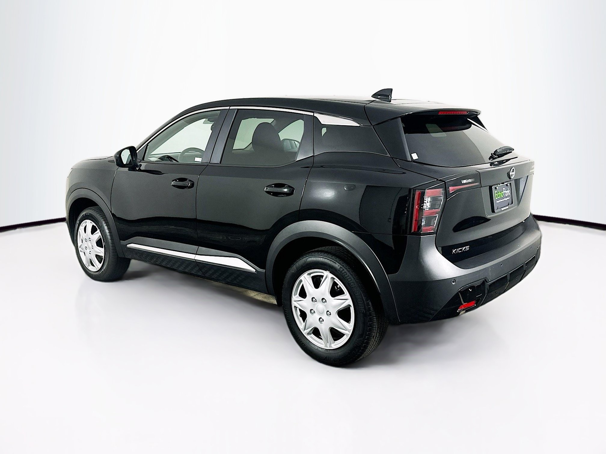 Used 2025 Nissan Kicks SV FWD image 5