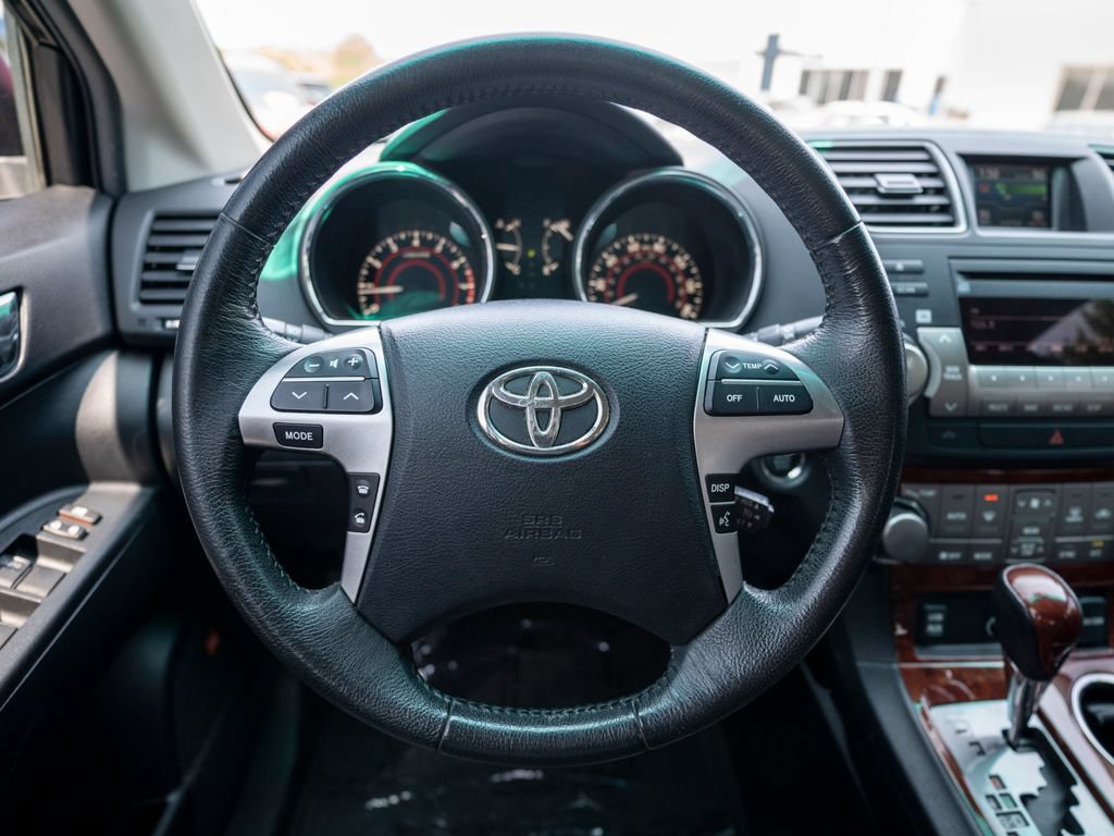 Used 2012 Toyota Highlander Limited w/ Tow Pkg AWD/4WD image 18