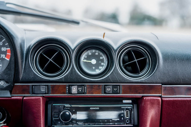 Used 1988 Mercedes-Benz 560 SL image 32