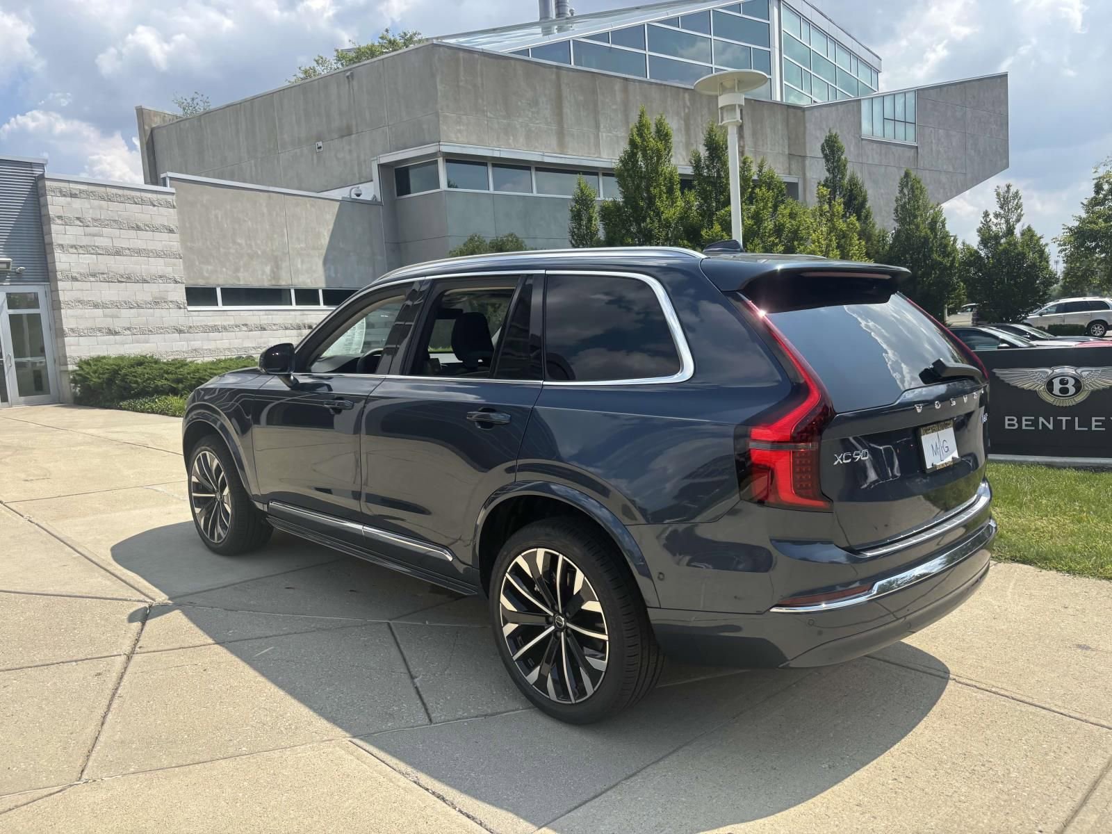 New 2026 Volvo XC90 B5 Plus w/ Protection Package Premier image 5