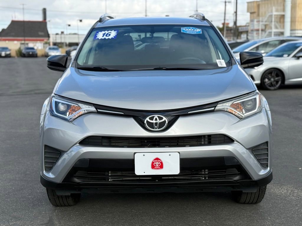 Used 2016 Toyota RAV4 LE FWD image 4