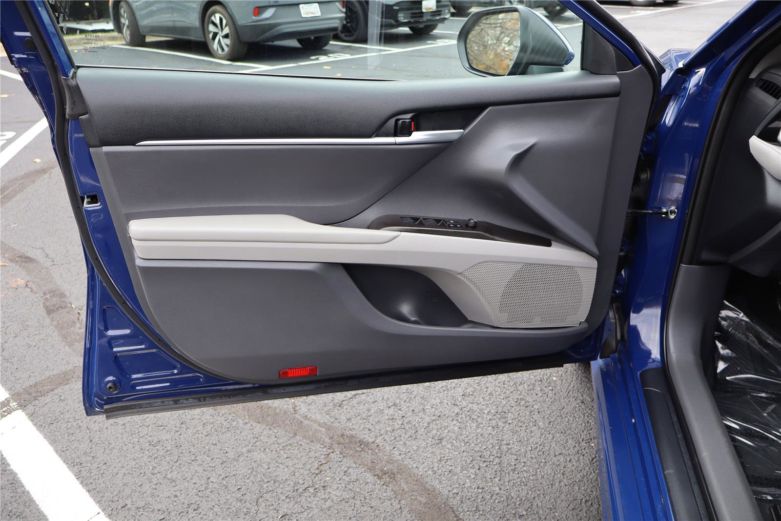 Used 2023 Toyota Camry SE image 11