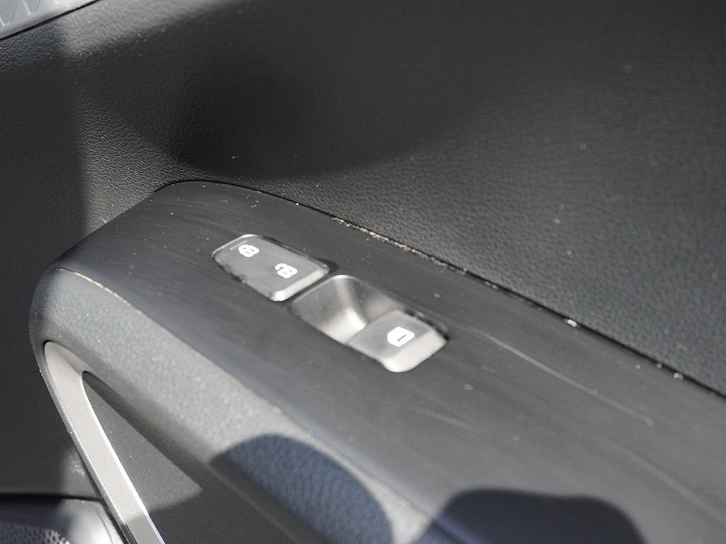 Used 2025 Kia Soul LX w/ LX Technology Package FWD image 37