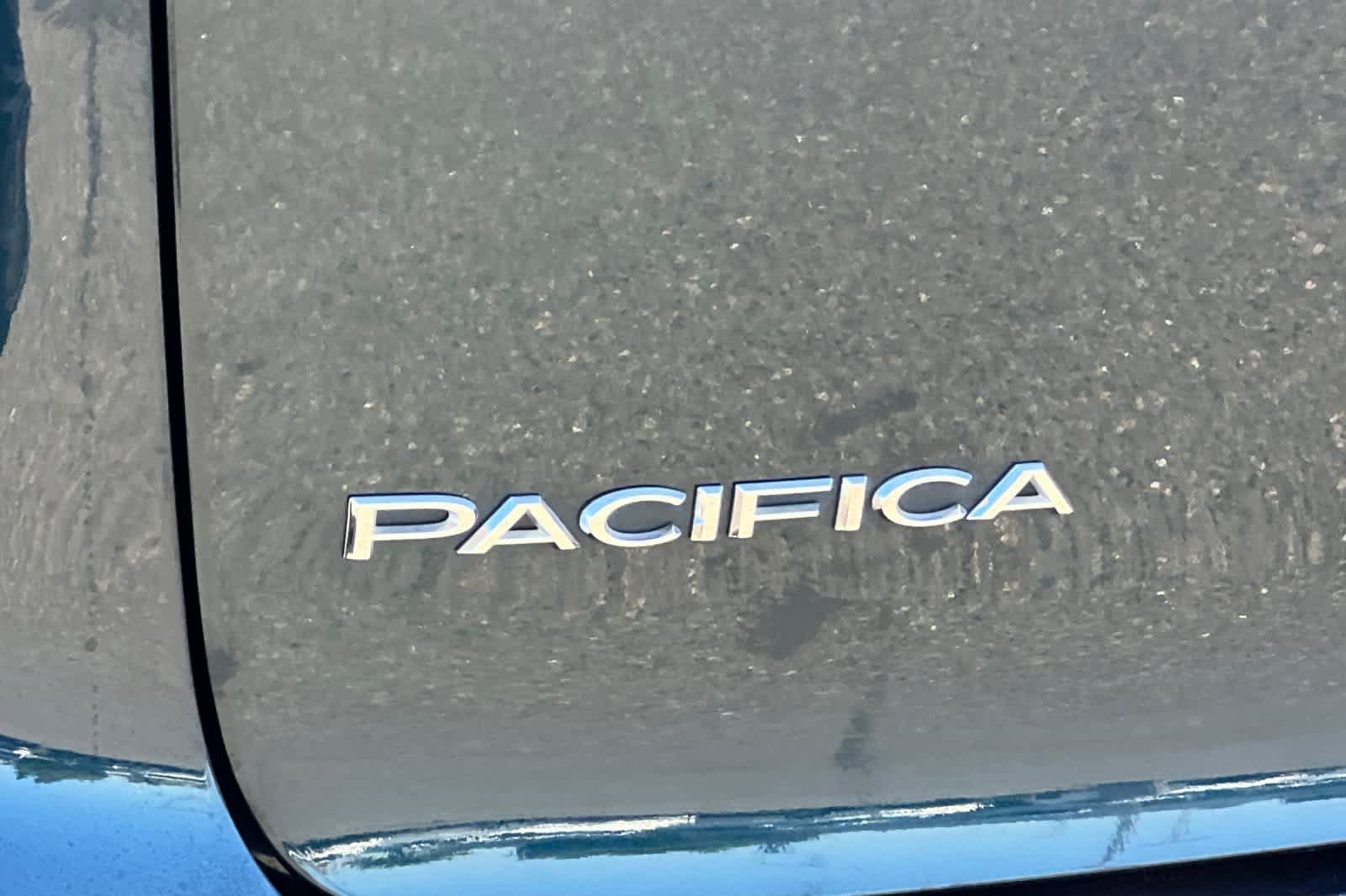 Used 2021 Chrysler Pacifica Touring w/ Uconnect Theater Family Group FWD image 34