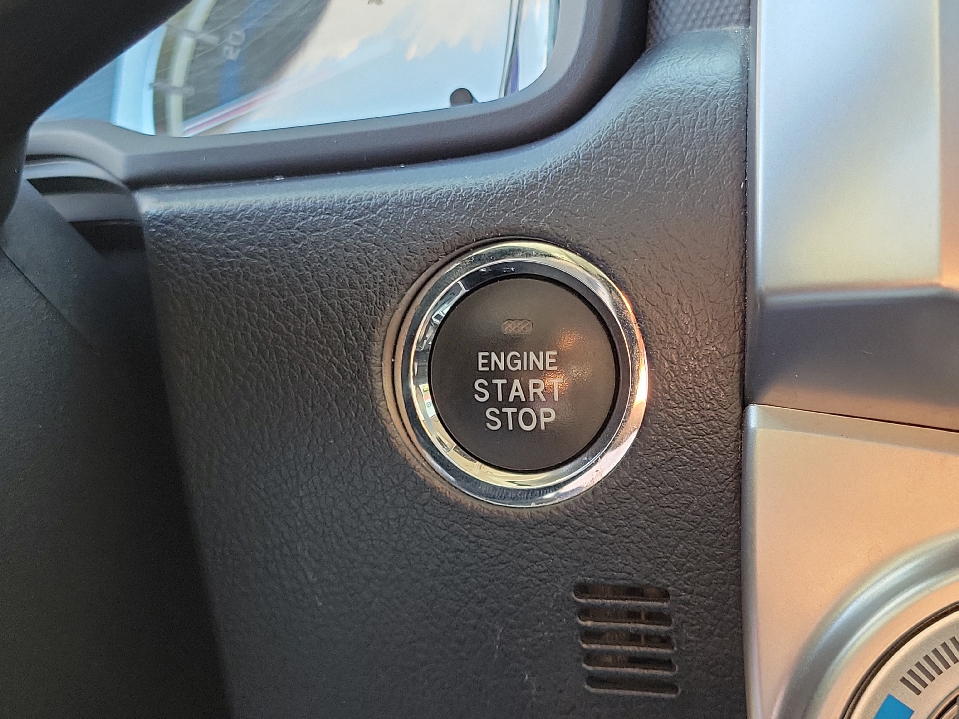 Used 2018 Toyota 4Runner Limited AWD/4WD image 28