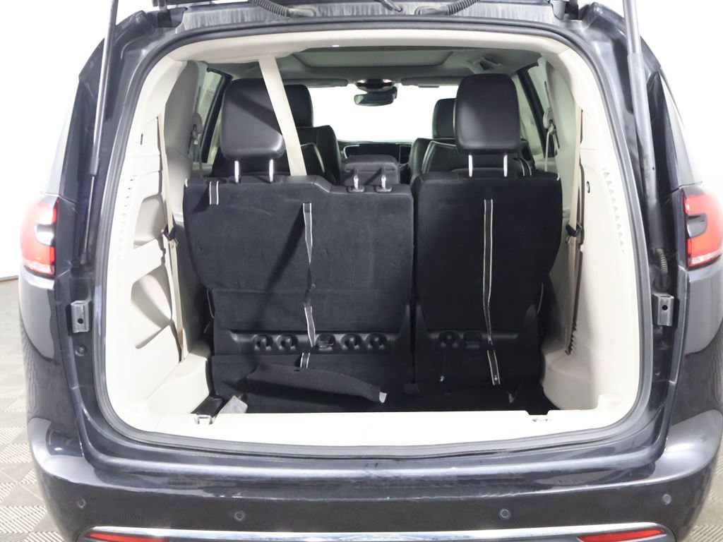 Used 2023 Chrysler Pacifica Limited image 20