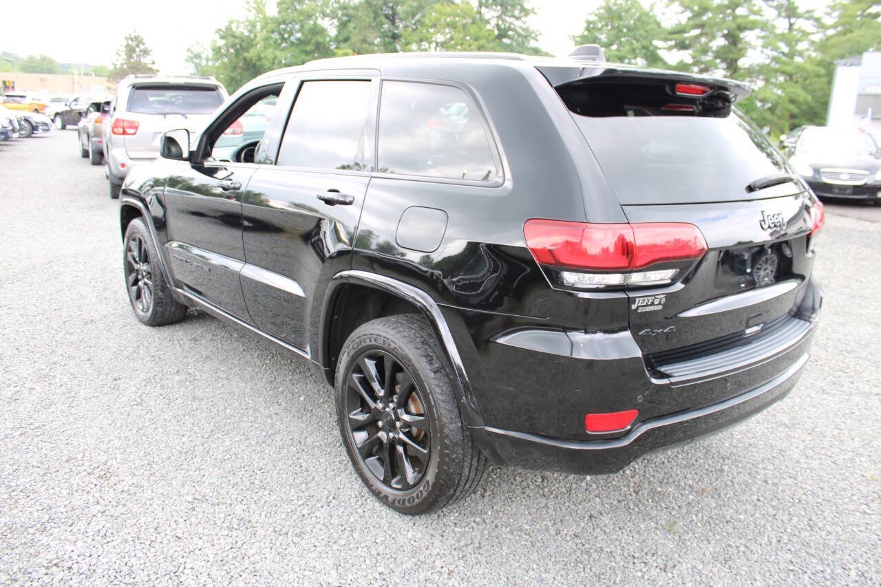Used 2018 Jeep Grand Cherokee Altitude AWD/4WD image 9