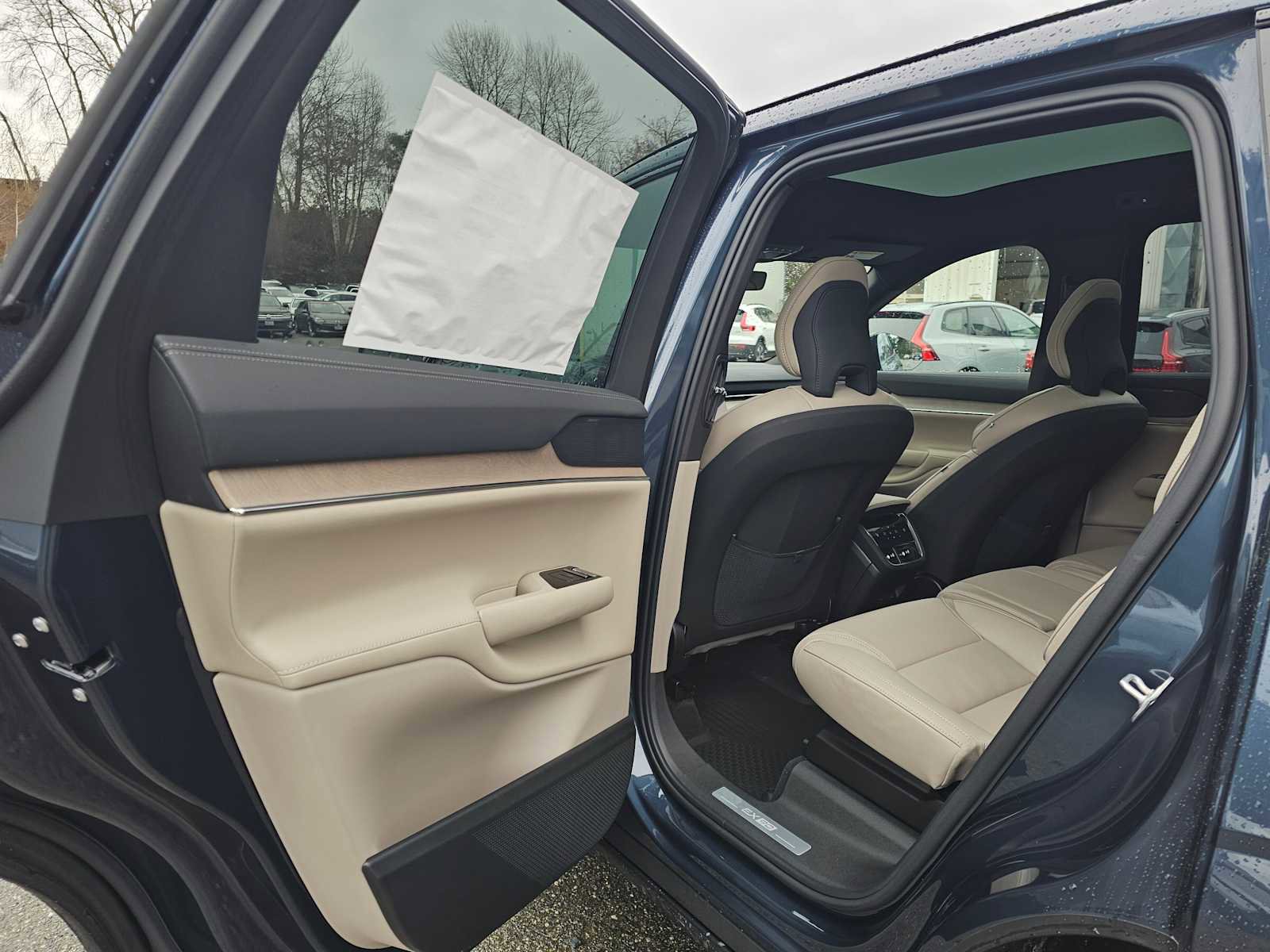 New 2026 Volvo EX90 Ultra image 17