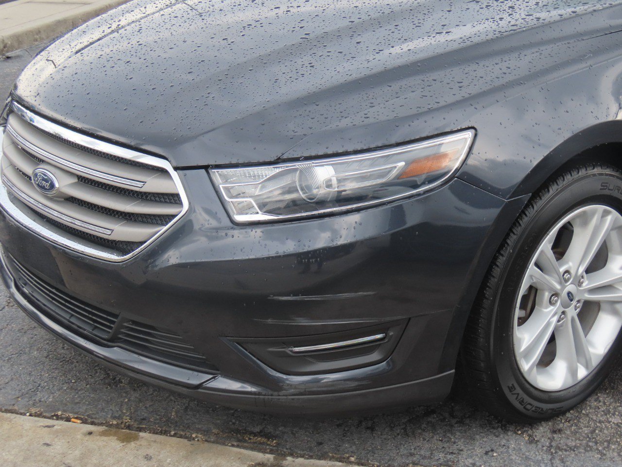Used 2017 Ford Taurus SEL FWD image 3