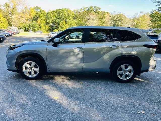 Used 2024 Toyota Highlander LE image 9