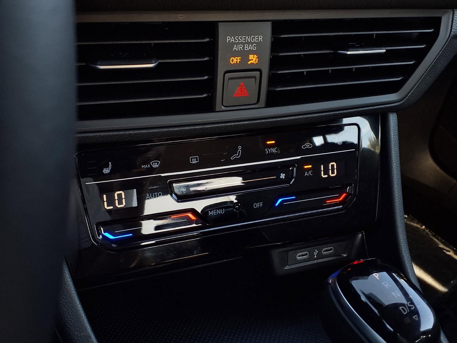 Certified 2025 Volkswagen Jetta Sport image 11