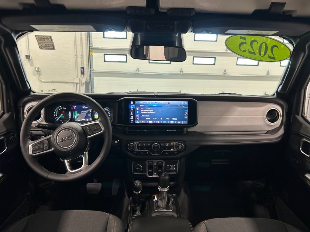 Used 2025 Jeep Wrangler Unlimited Sahara AWD/4WD image 29