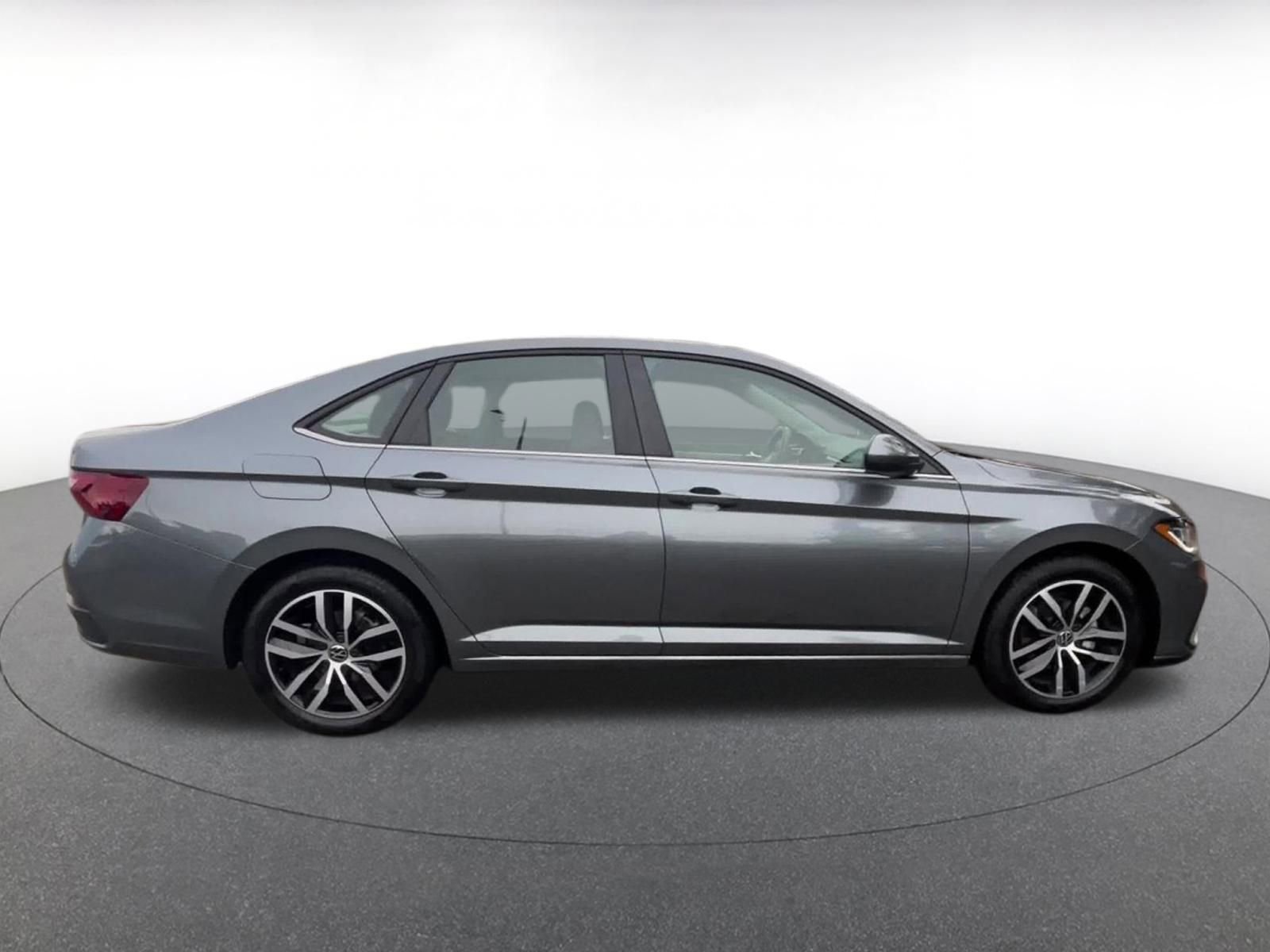 Used 2025 Volkswagen Jetta SE image 17