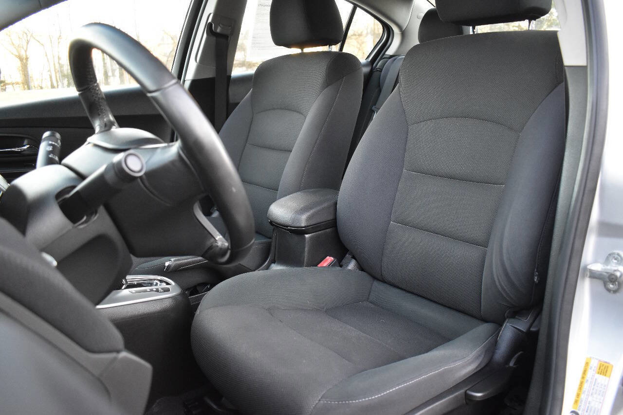 Used 2012 Chevrolet Cruze LT w/ RS Package image 12