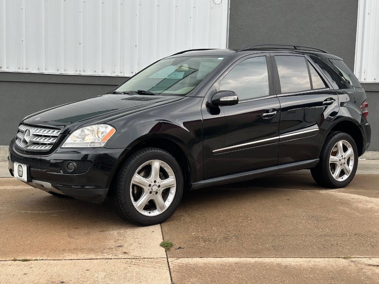 Used 2008 Mercedes-Benz ML 320 4MATIC w/ P1 Pkg image 1