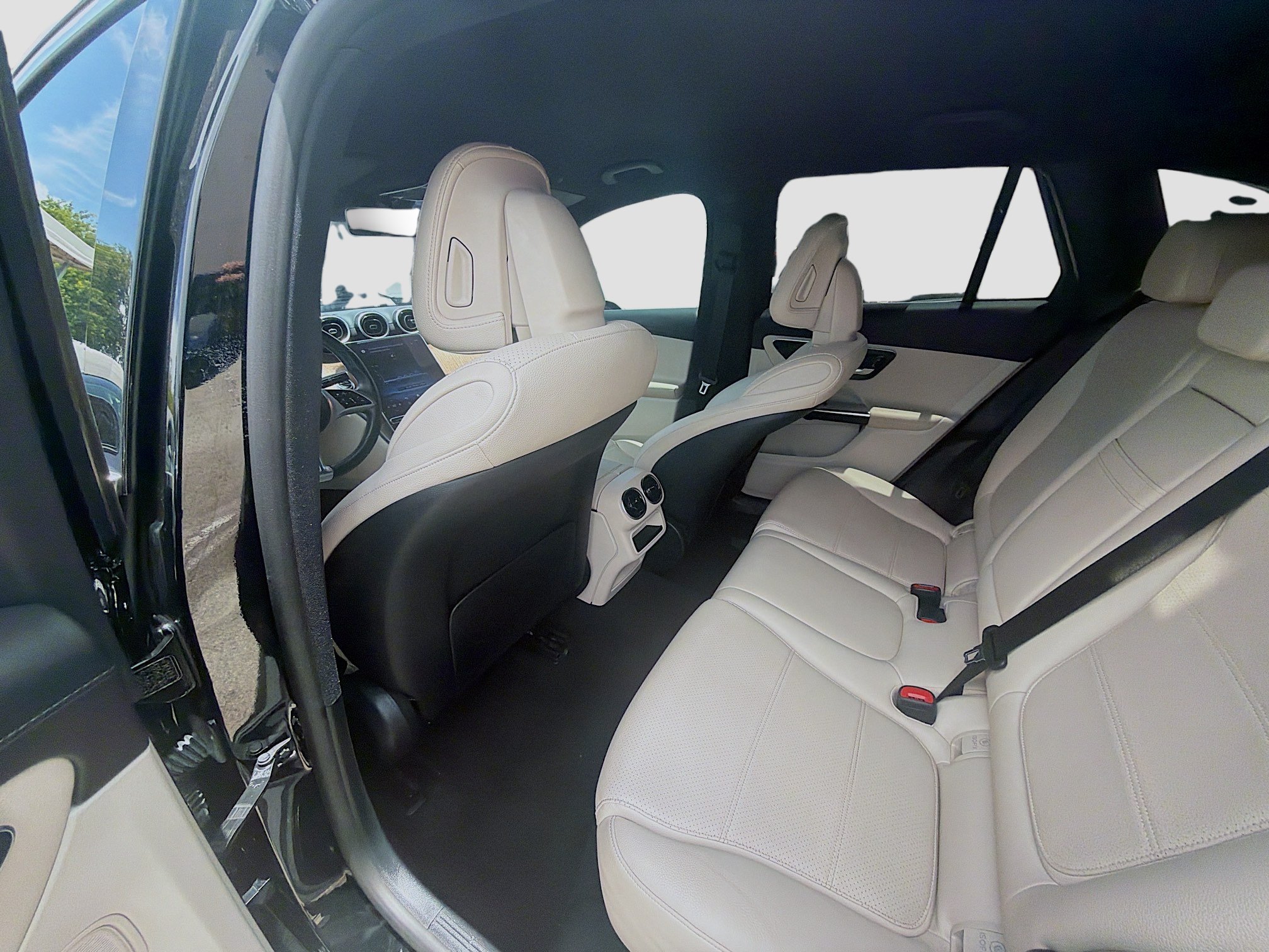 Used 2024 Mercedes-Benz GLC 300 image 24