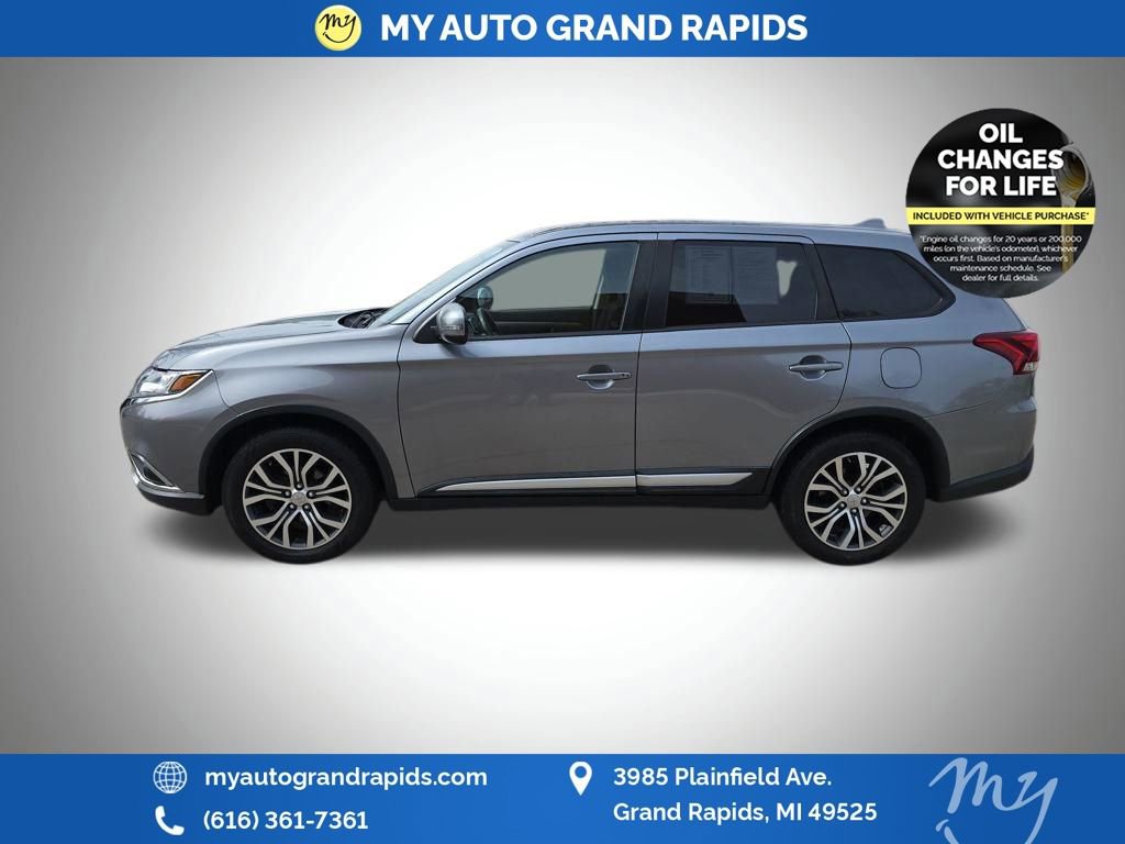 Used 2017 Mitsubishi Outlander SE image 4
