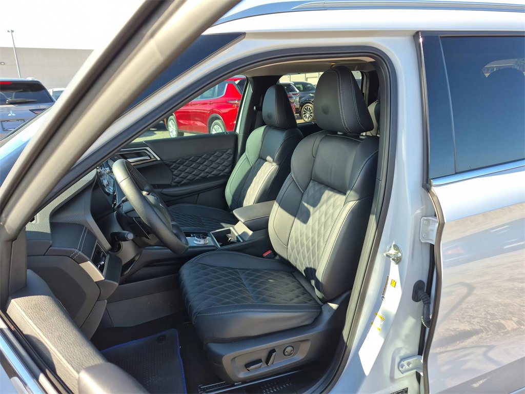 Used 2024 Mitsubishi Outlander 4WD Plug-In Hybrid image 50