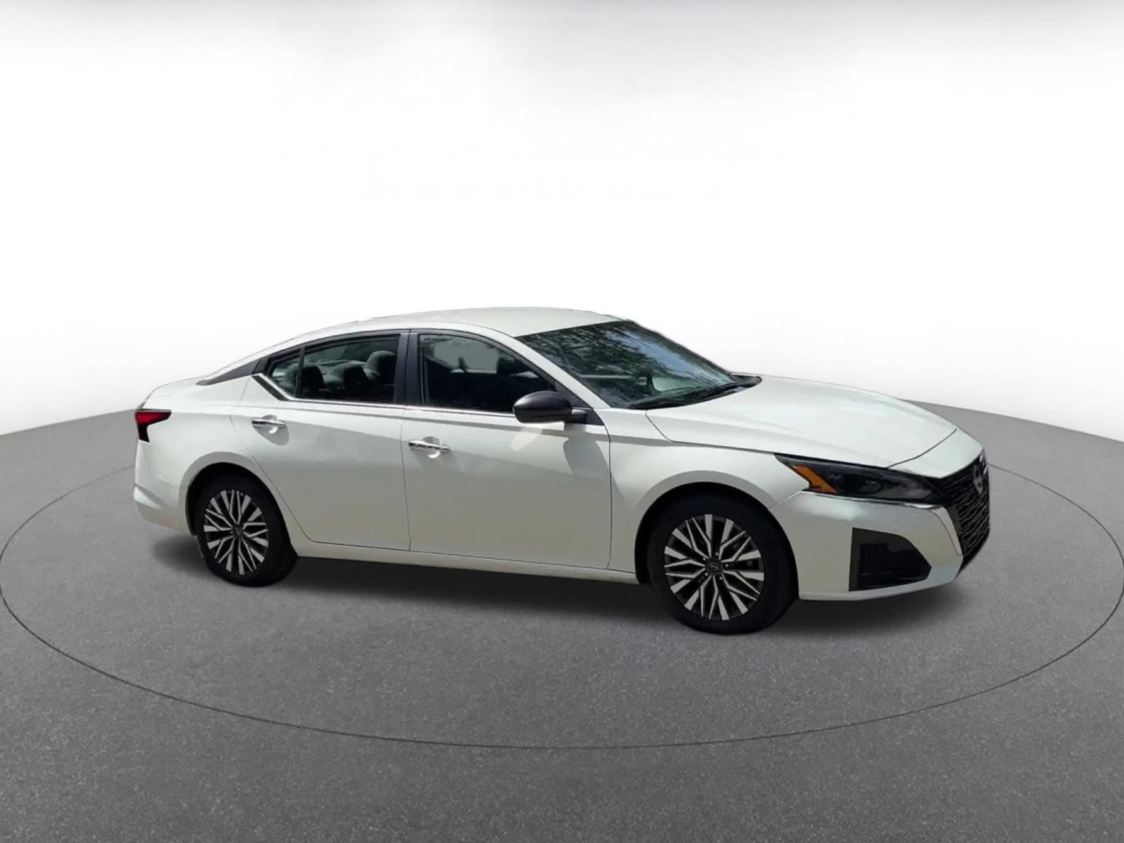 Used 2025 Nissan Altima 2.5 SV FWD video 2