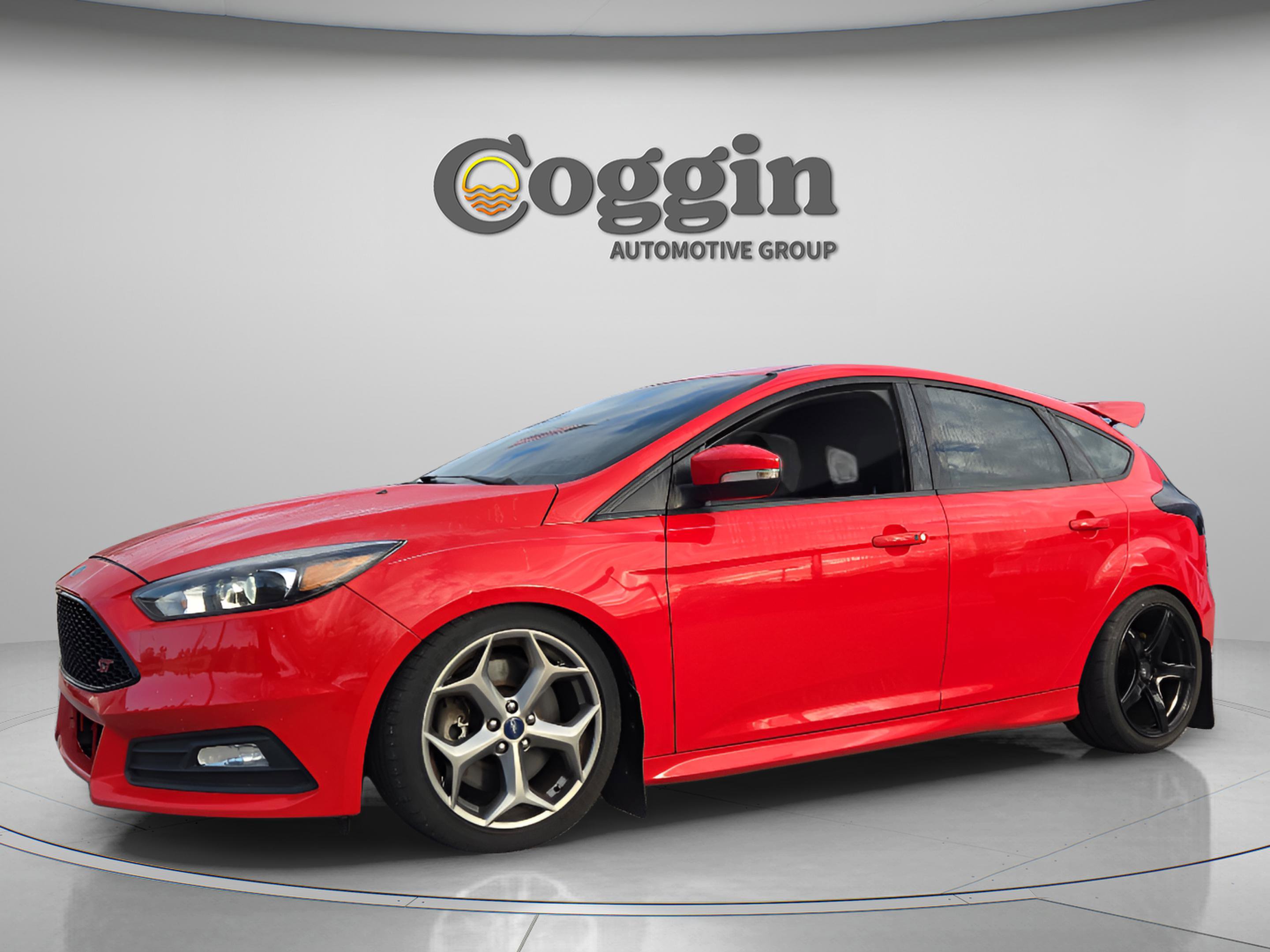 Used 2017 Ford Focus ST w/ Equipment Group 401A image 2