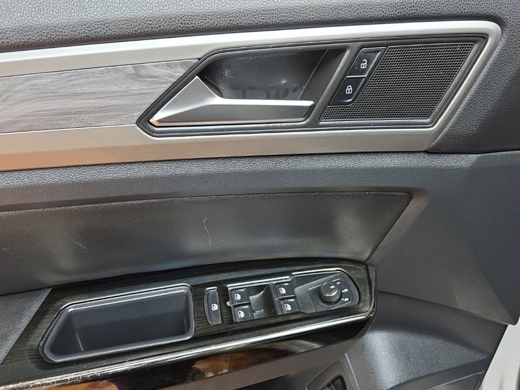 Used 2020 Volkswagen Atlas Cross Sport SE w/ Towing Package image 27