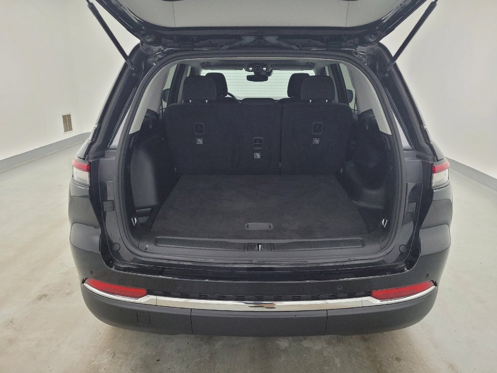 Used 2023 Jeep Grand Cherokee Laredo X image 29