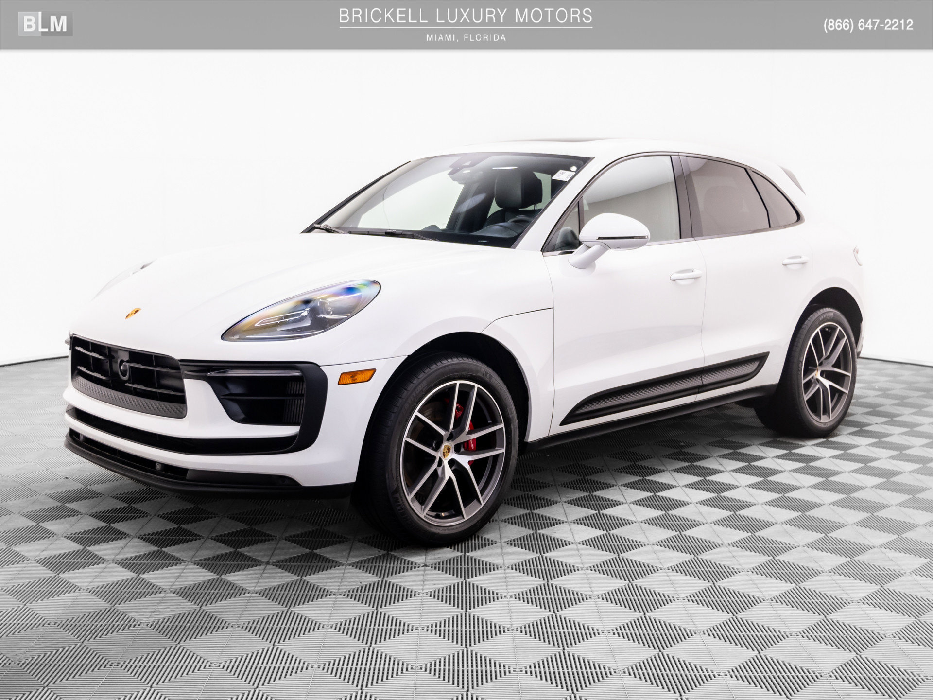 Used 2023 Porsche Macan S AWD/4WD image 2