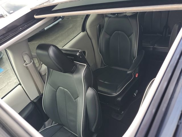 Certified 2023 Chrysler Pacifica Limited image 38