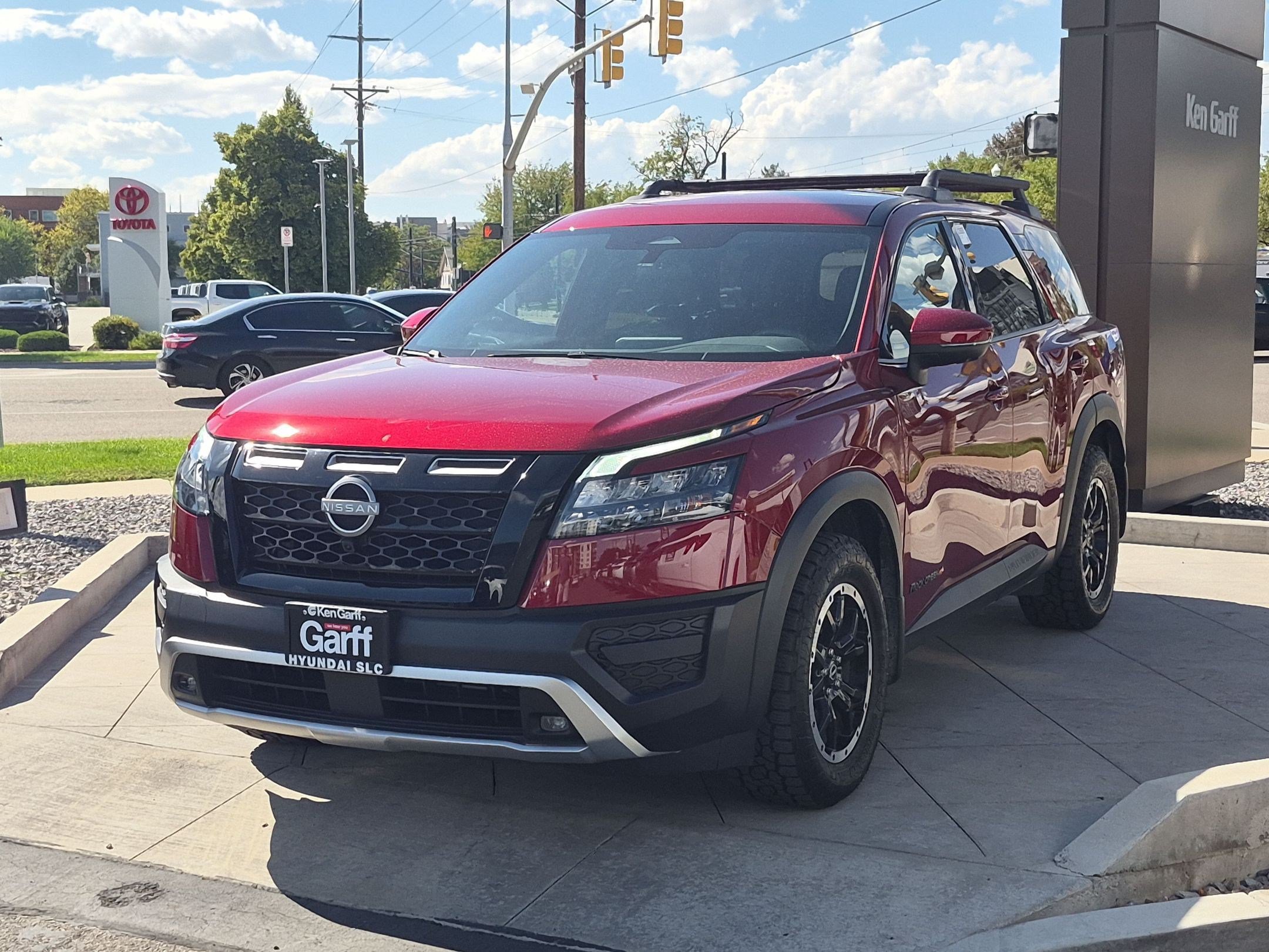 Used 2025 Nissan Pathfinder Rock Creek AWD/4WD image 10