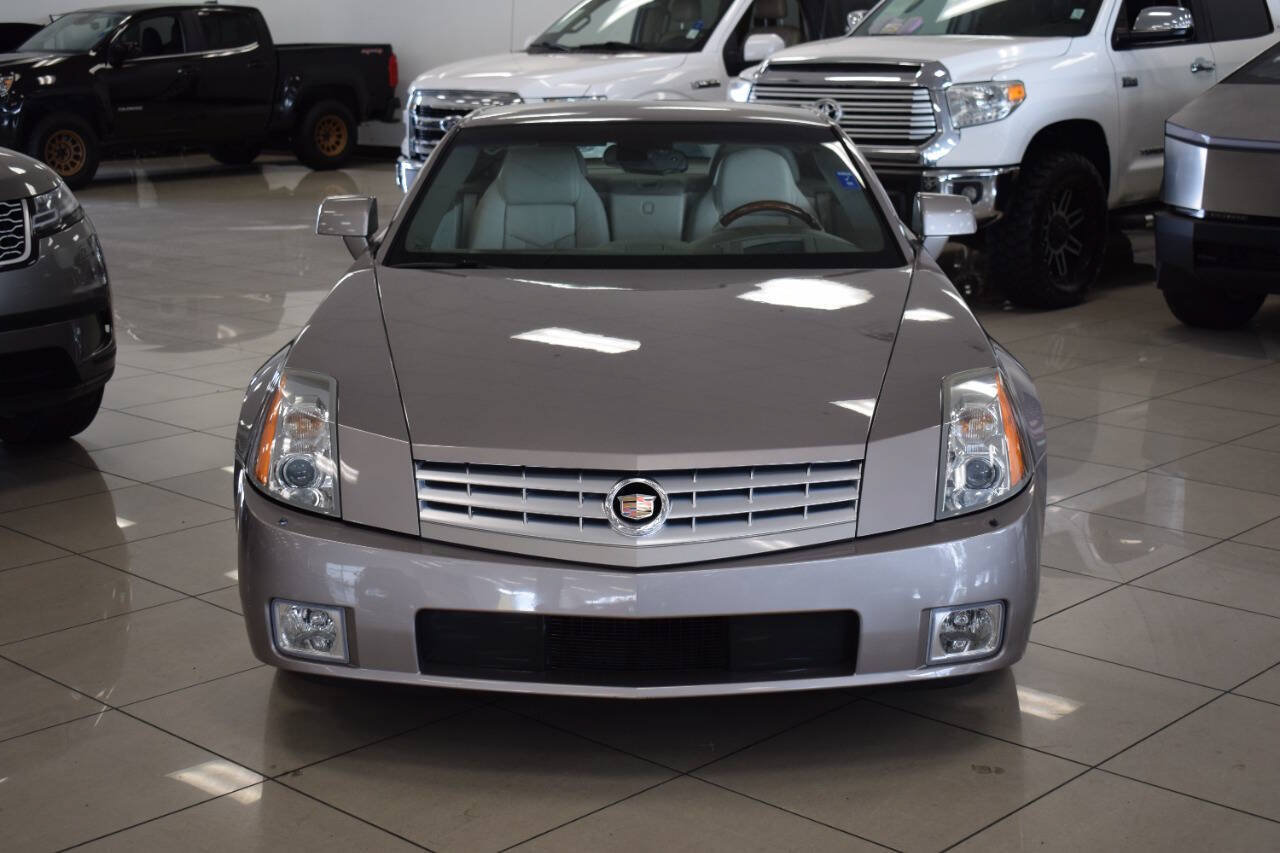 Used 2005 Cadillac XLR RWD image 4