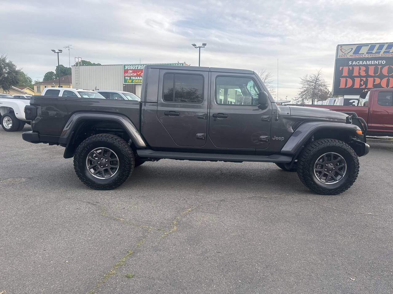Used 2020 Jeep Gladiator Overland image 9