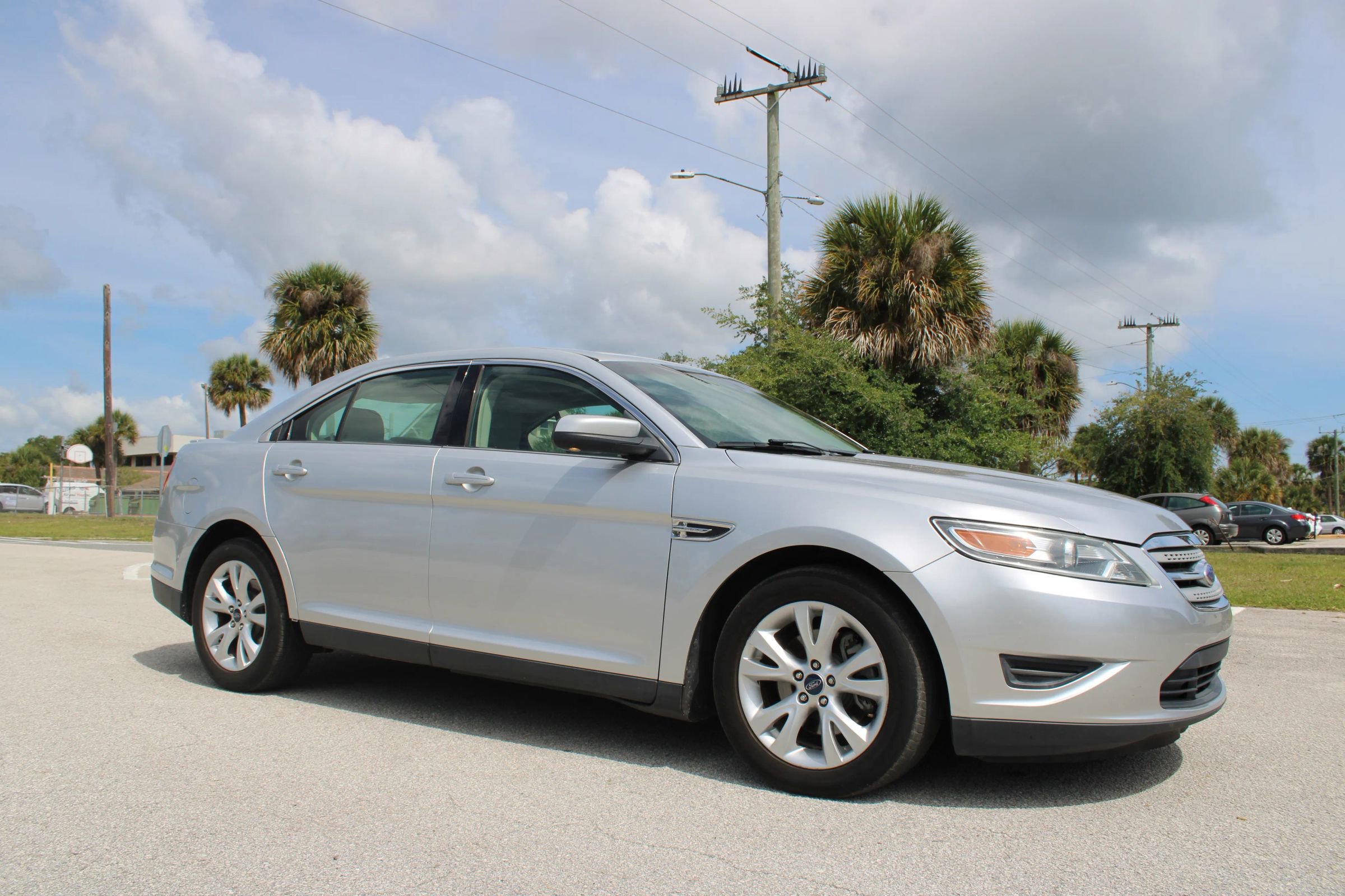 Used 2012 Ford Taurus SEL FWD image 10