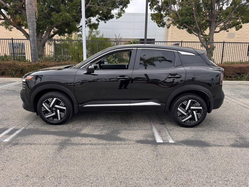 Used 2025 Nissan Kicks SV FWD image 5