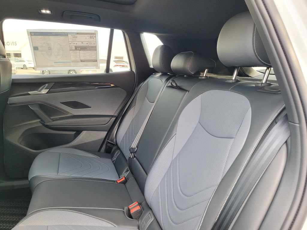 New 2026 Volkswagen Tiguan SE R-Line FWD image 13