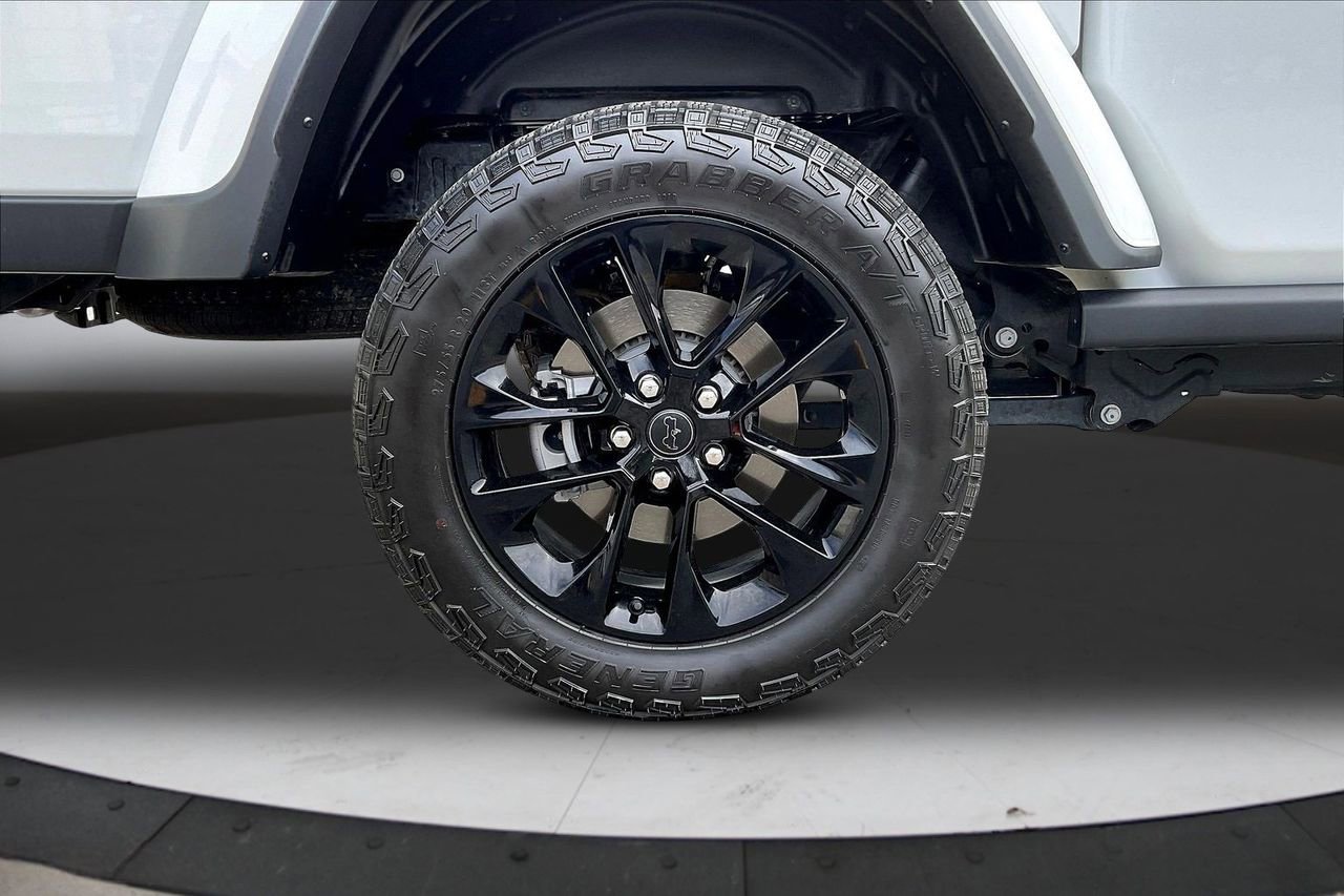Certified 2025 Jeep Gladiator Sport image 36