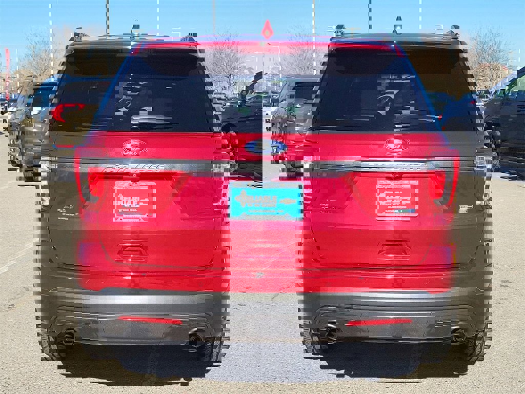 Used 2017 Ford Explorer XLT w/ Equipment Group 202A image 11