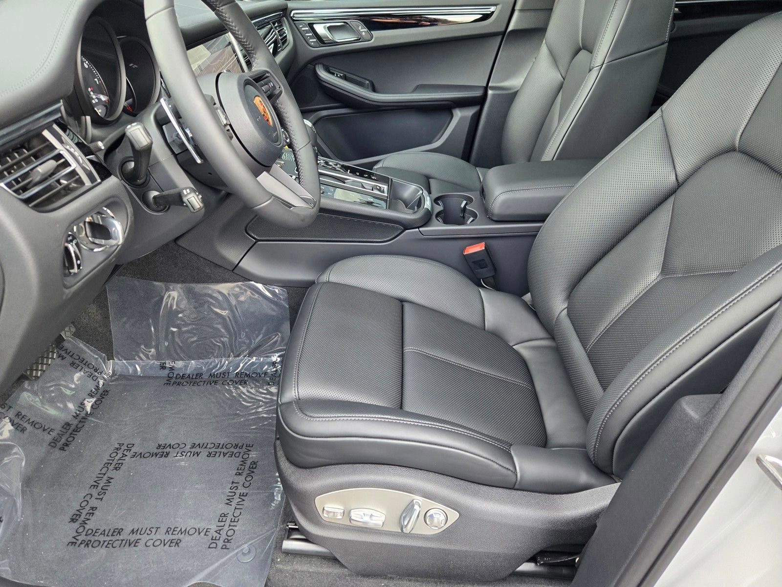 New 2026 Porsche Macan Turbo AWD/4WD image 25