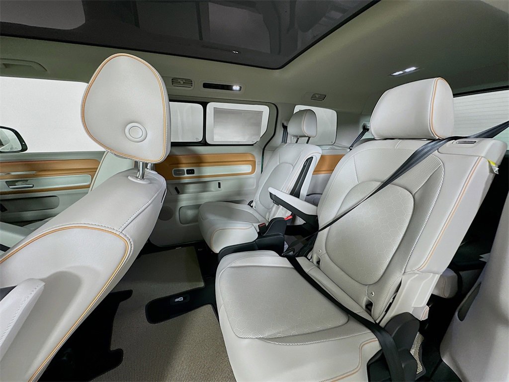 New 2025 Volkswagen ID. Buzz Pro S Plus image 17