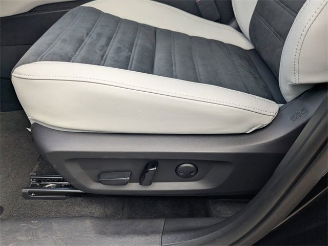 New 2025 Mitsubishi Outlander SE image 22