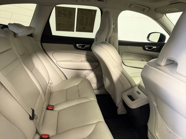 Used 2021 Volvo XC60 T5 Momentum w/ Climate Package image 37