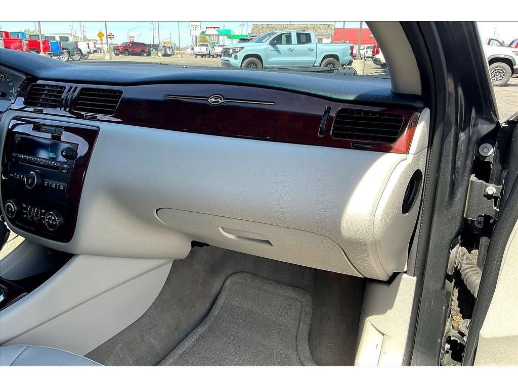 Used 2010 Chevrolet Impala LT w/ Luxury Edition Package image 18