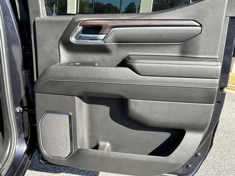 Used 2025 GMC Sierra 1500 SLT AWD/4WD image 22