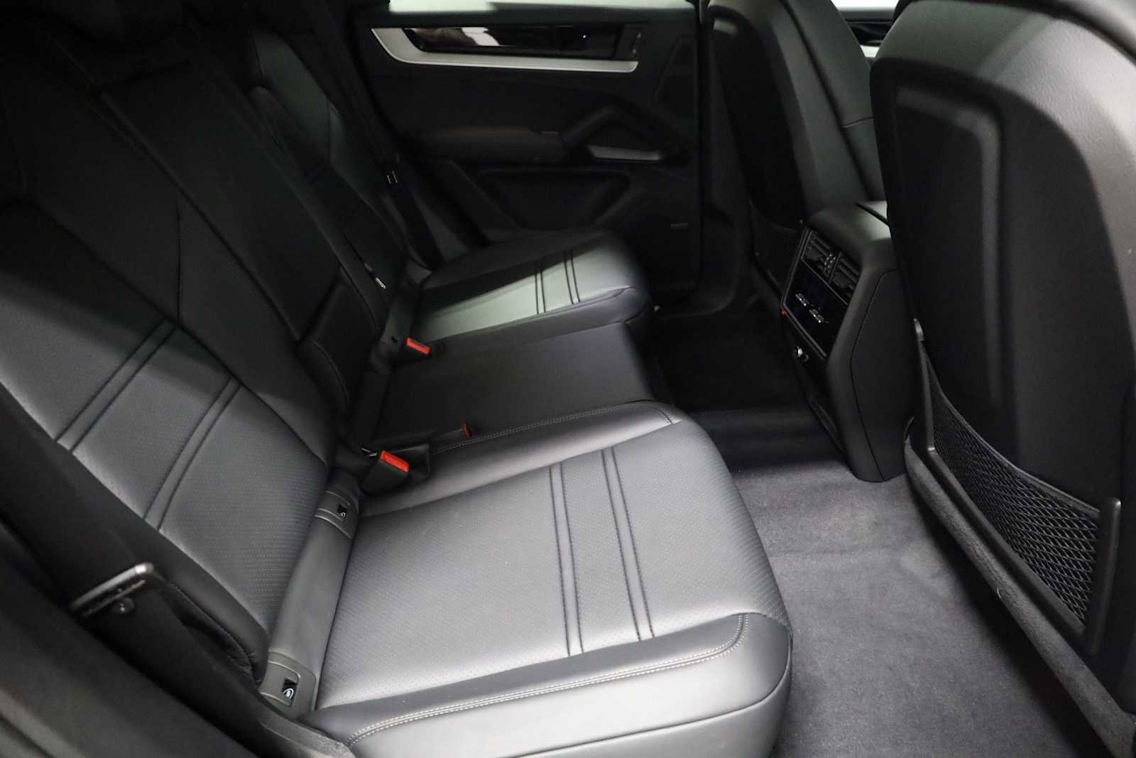 New 2025 Porsche Cayenne Coupe image 37