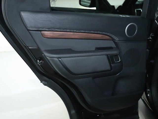 Used 2024 Land Rover Discovery Dynamic SE image 32